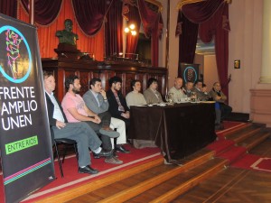 Jóvenes y dirigentes del Frente Amplio UNEN realizaron una audiencia pública.