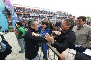 Urribarri estuvo en el acto de La Cámpora