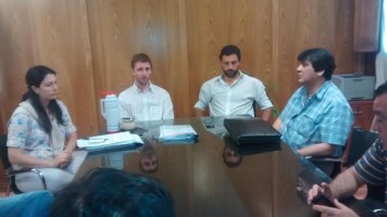 Reunión de funcionarios municipales con miembros del Sindicato de Obras Sanitarias