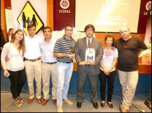 Cerrito premiado por su labor en el uso del casco.