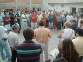 Pedido de trabajadores municipales en asamblea