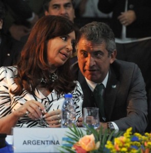 CRistina Férnandez y Sergio Urribarri en la UNASUR.