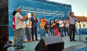 Urribarri cerró la cumbre social con palos a Scioli.