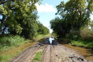 El mal estado del camino que une Aranguren con Victoria se agravó tras las lluvias.