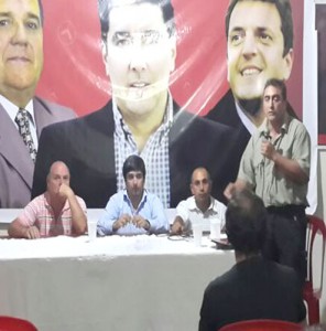 "Sé que en esta provincia se juega siempre un partido de tenis entre las dos costas", reprochó Fuertes. 