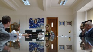 La ministra Giorgi recibió a Osuna junto al director de Parques Industriales, Rodolfo Games.