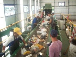 Trabajo en la Planta de clasificación de residuos.