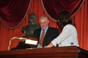 Allende continúa al frente de la Cámara y Angerosa reemplaza a Mendoza en la vicepresidencia primera.
