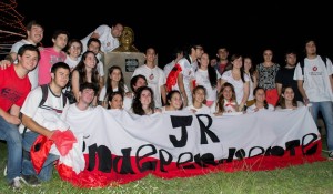 Jóvenes Radicales enrolados en la propuesta “Paraná Pasa al Frente”.