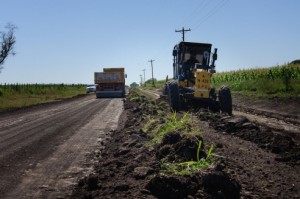 Une los departamentos Paraná y Nogoyá.
