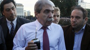 "A mí me gustaría Angelina Jolie de vicepresidente, pero es americana y no puede", dijo.