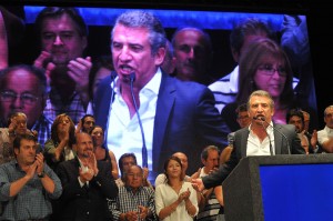 Junto a Perotti y candidatos del FpV