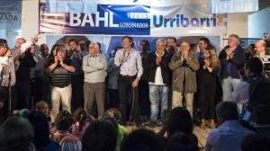 Bahl junto a dirigentes de Victoria.