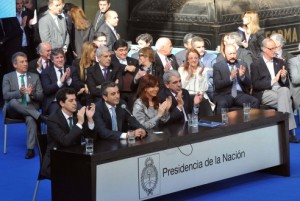 Acompañó a Cristina en el acto por la recuperación del sistema ferroviario.