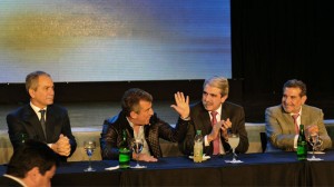 Urribarri acompañó el lanzamiento de Aníbal Fernandez.