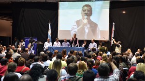 Urribarri dijo ayer que seguirá andando y caminando pueblo por pueblo “como no lo hizo ningún gobernador”.