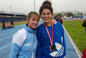 Grey Scala (entrenadora) y Betsabé Páez.