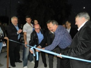 El Gobernador inauguró el Hogar de Ancianos del Hospital, pavimento y entregó aportes para el Parque Industrial.