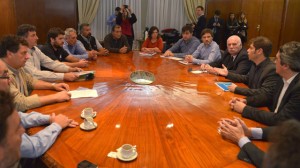 FAA y funcionarios del Gobierno, en Economía. 