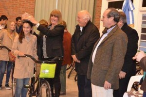 La entrega tuvo lugar en la Escuela de Enseñanza Técnica Nº 139 de Producción Agro Industrial de la ciudad de Viale.