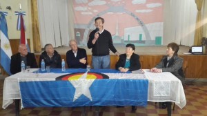 En el Salón Parroquial se reunió con los vecinos