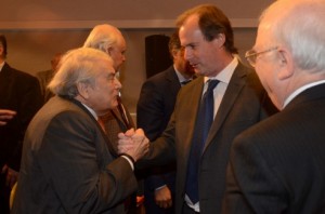 El candidato presentó su plataforma en la jornada de la UIER.