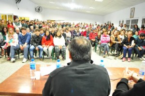 Robles con vecinos de dos importantes barrios de Crespo 