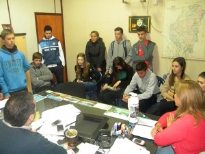 Los jóvenes se reunieron con funcionarios municipales