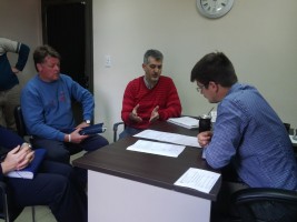 Garcilazo Secretario Adjunto de ATE-Entre Ríos acompañó a los
empleados municipales de Hernandarias en reuniones con las autoridades
actuales y las triunfantes que asumirán el 10 de diciembre.