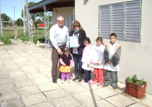 Sione entregó aporte a escuela de Tabossi