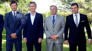Macri mantiene a Galuccio (der.) en YPF.