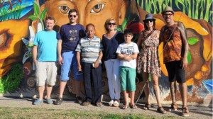 Artesanos, artistas locales y funcionarios municipales participaron de la inauguración del mural “El guerrero silencioso de la memoria”.