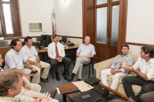 Reunión de trabajo con agenda abierta.