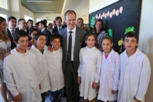 Bordet inauguró el ciclo lectivo en San Salvador.