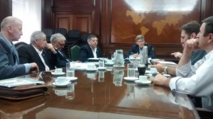 "Las soluciones se buscan dialogando", dijo.