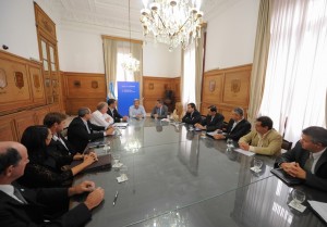 Frigerio y De Ángeli con los intendentes vecinalistas en Buenos Aires. Foto/Ministerio del Interior.