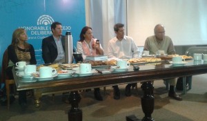 Etienot, concejales y periodistas.