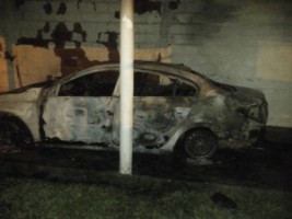 El automóvil se incendió totalmente
