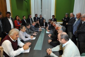 En acuerdo con la mesa de enlace.