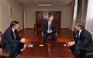 Se reunió con directivos del Banco Hipotecario.