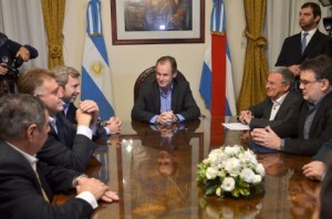 Bordet firmó convenio con Frigerio.