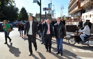 Firmó el acta de inicio de obra de un centro cultural.