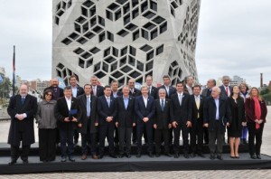 Impulsa un nuevo esquema de distribución de la coparticipación.