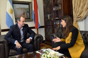 Bordet y Acosta dialogaron también sobre educación.