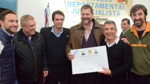 Cresto y Urribarri llamaron a la unidad del PJ