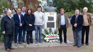 En la Plaza que lleva su nombre