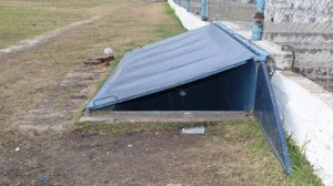 se llevaron de los vestuarios 9 pares de botines y tres pelotas .