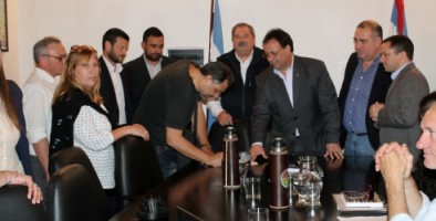 La rúbrica se produjo tras la aceptación de los gremios.