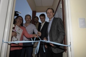 Inauguraron viviendas para docentes, recorrieron obras y firmaron convenio por la planta de agua potable.