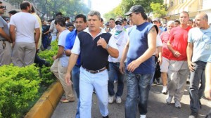 Vásquez afuera de las elecciones del Suoyem